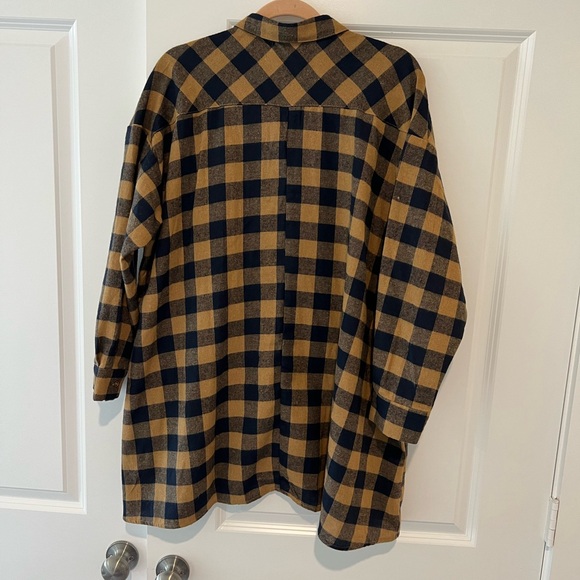 Carly Jean Los Angeles Flannel Top - Picture 5 of 6
